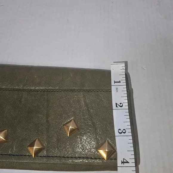 Tre‎ Vero Leather Studded Olive Green Outer Zip Pocket Clutch - Picture 8 of 9
